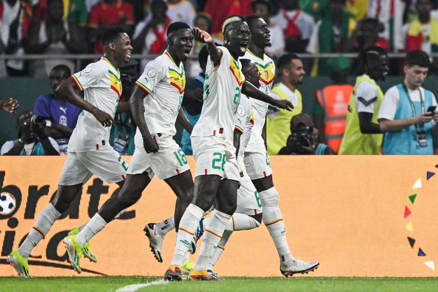 L'esultanza dei giocatori del Senegal dopo il gol dell'1-0.