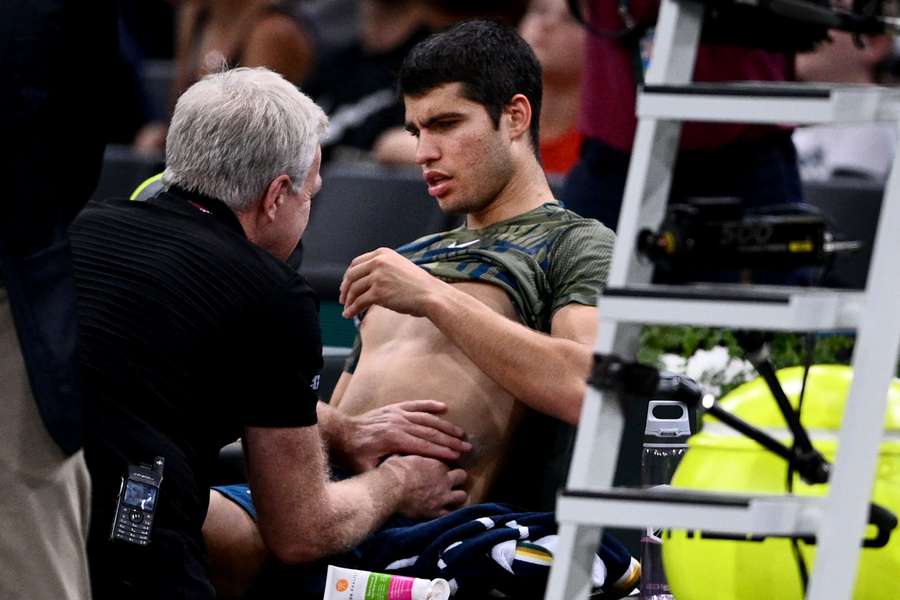 Carlos Alcaraz perde Taça Davis e ATP Finals devido a lesão abdominal