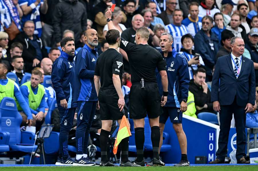 Nuno Espirito Santo viu vermelho no jogo com o Brighton