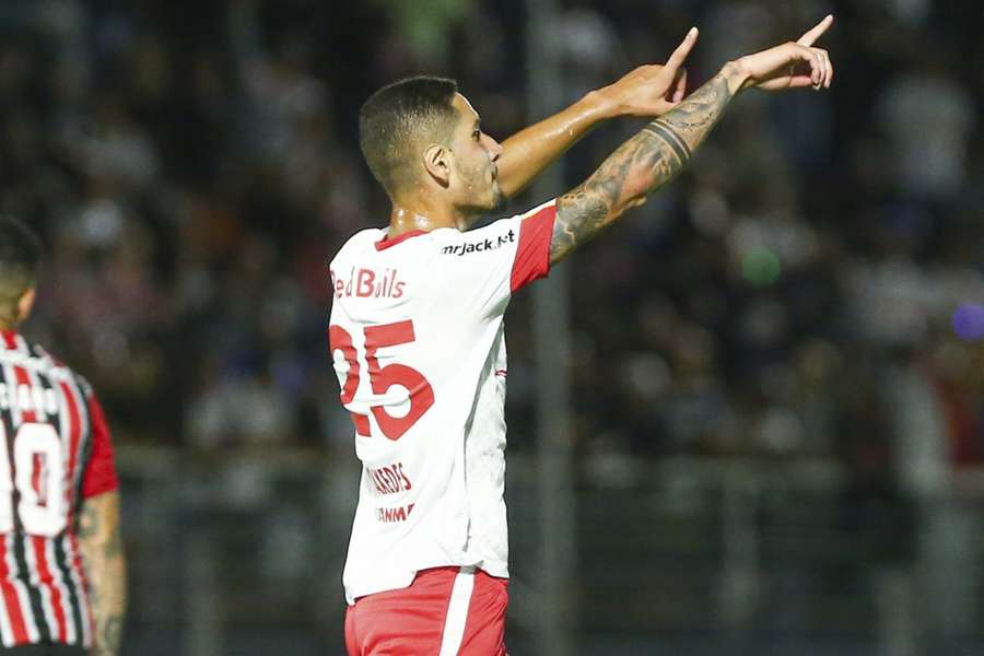 Praxedes fez o gol de empate e assistiu Borbas na virada 