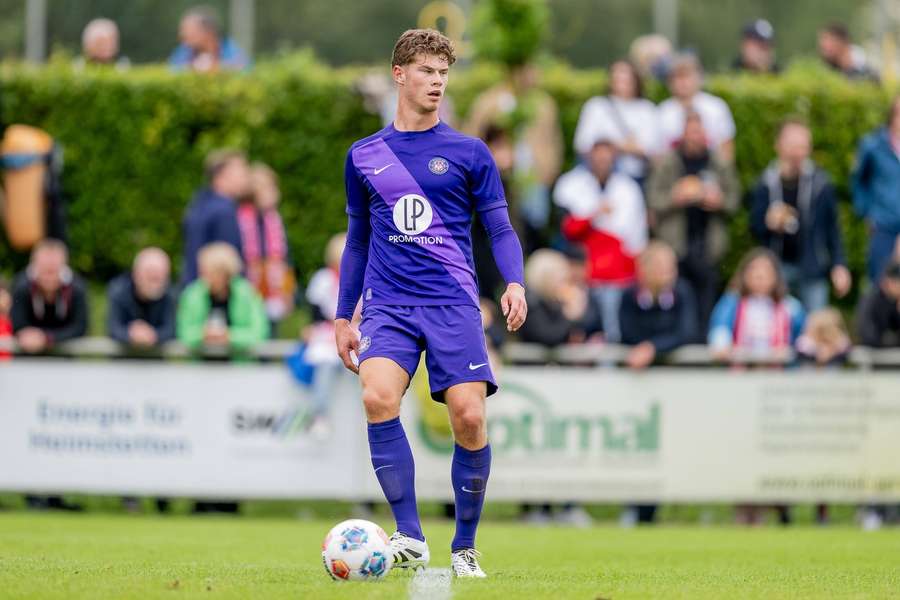 Juventus in Chelsea contact for Veiga; lead Serie A pair in Cresswell race