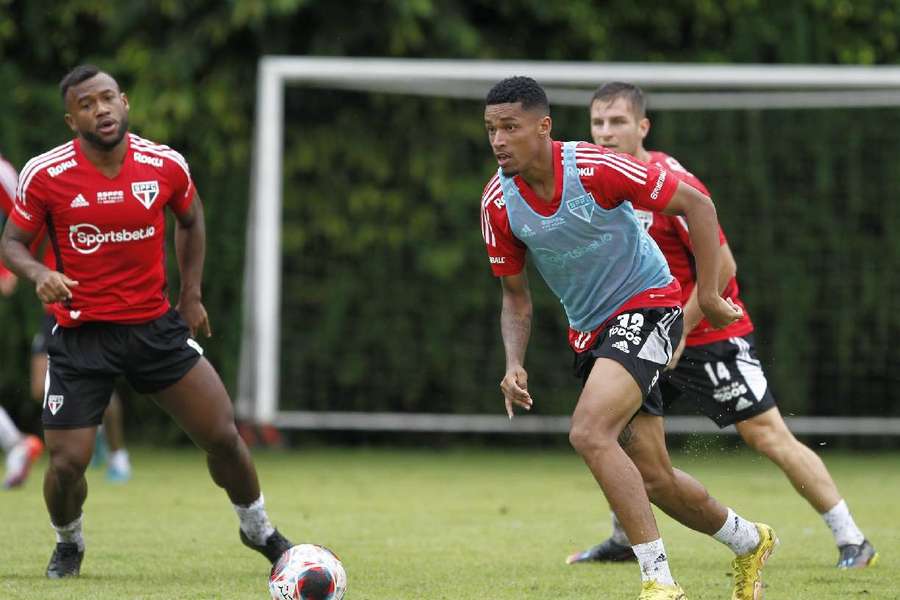 São Paulo treina para duelo com o São Bento, pelo Paulistão