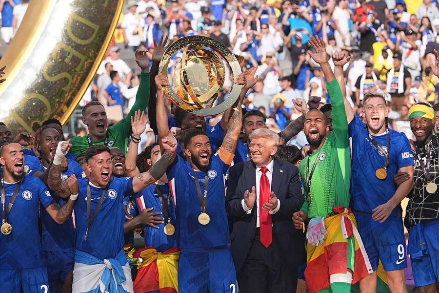 US-Präsident und laut Siegerbild auch Klub-Weltmeister: Donald Trump (M.)