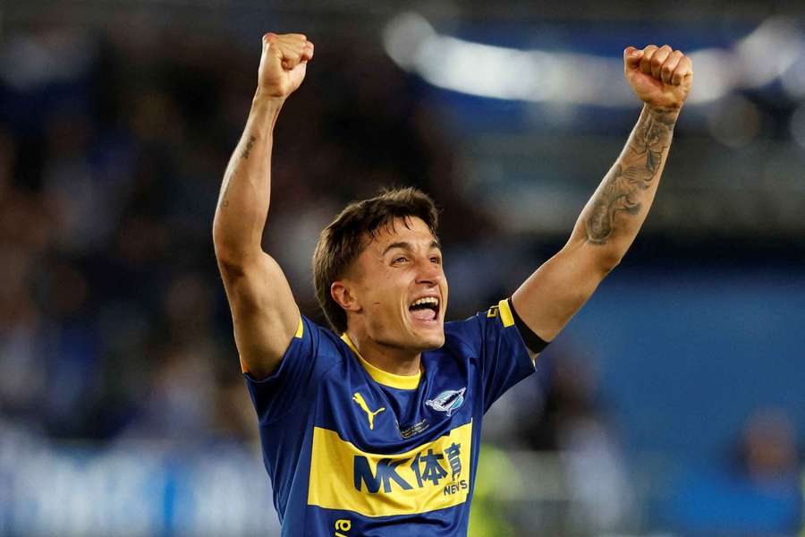 Tenaglia celebra el triunfo del Alavés ante el Barcelona