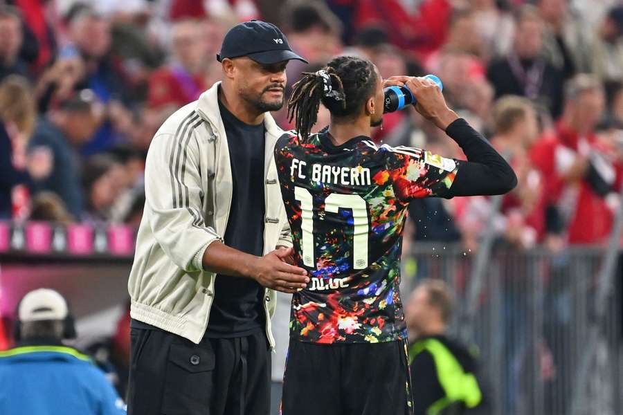 Vincent Kompany mit Michael Olise. Vincent Kompany mit Michael Olise.
