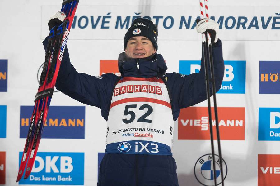 Premier globe pour Éric Perrot.
