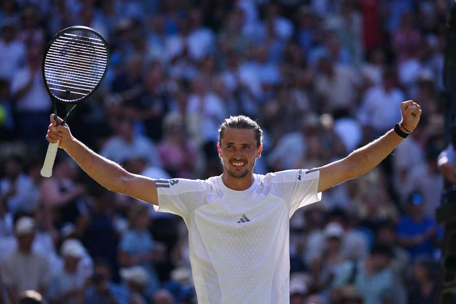 Zverev steht erstmals im Viertelfinale von Wimbledon Zverev steht erstmals im Viertelfinale von Wimbledon