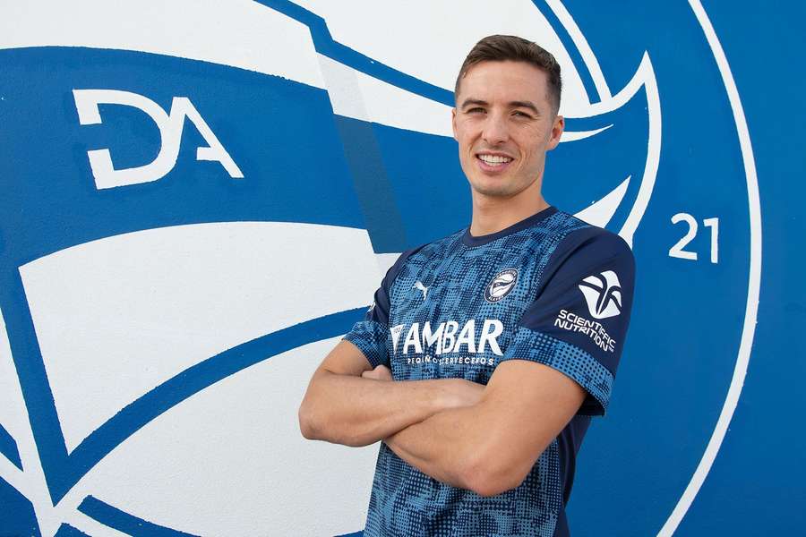 Jon Pacheco llega cedido al Alavés