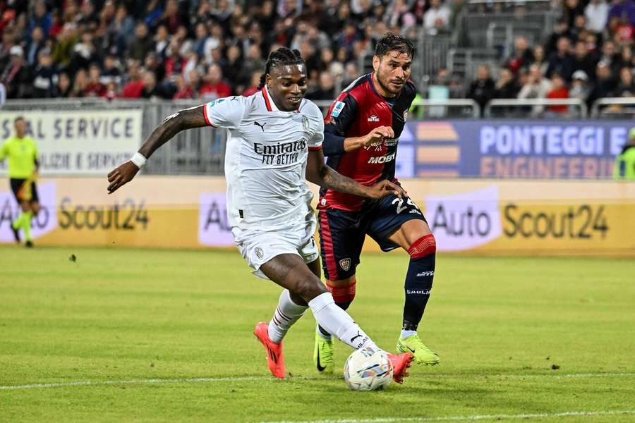 Rafael Leão fez dois gols em Cagliari 3x3 Milan