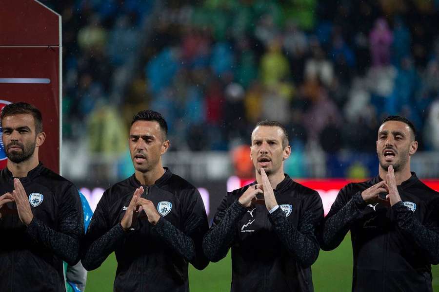 Les joueurs israéliens lors de l'hymne national. 