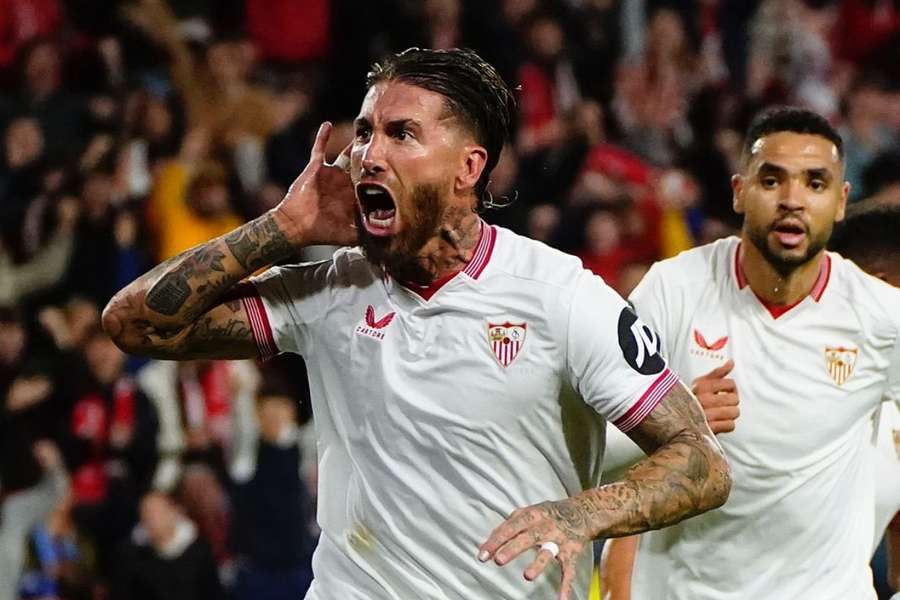 Sergio Ramos celebra el 1-0 con En Nesyri