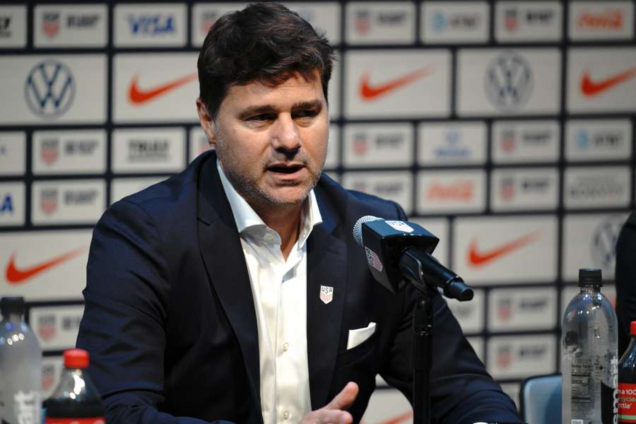 Il nuovo allenatore degli Stati Uniti Mauricio Pochettino parla in una conferenza stampa a New York