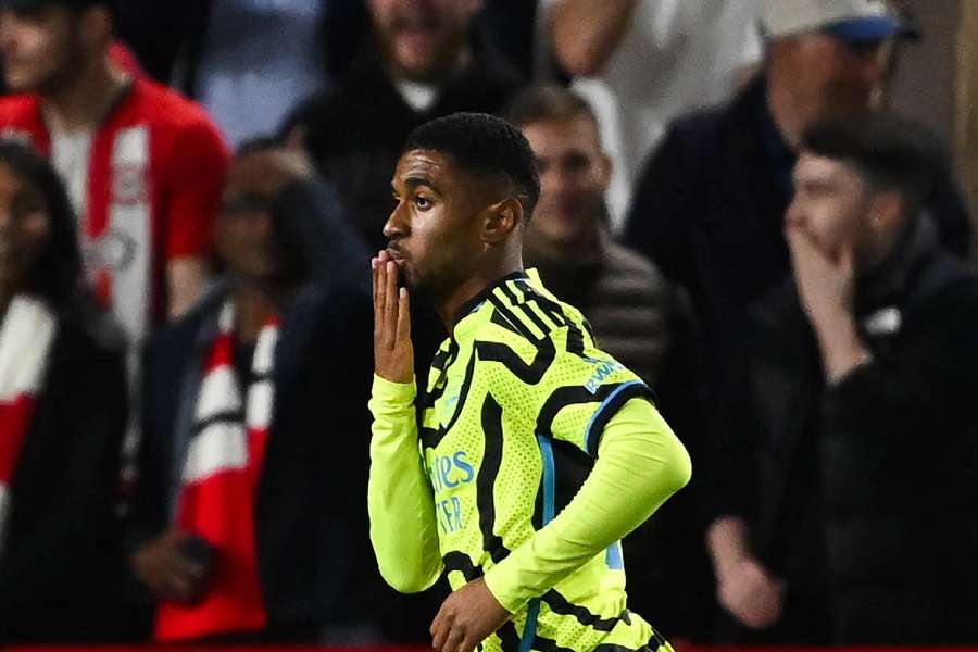 Reiss Nelson fez o gol da vitória do Brentford
