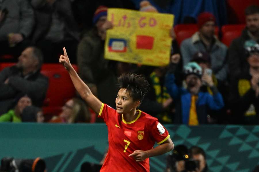 Wang Shuang comemora o gol da vitória