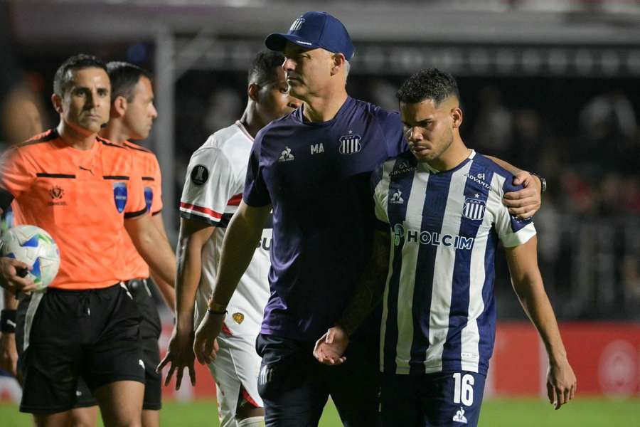 Miguel Navarro denunció xenofobia en el partido entre Talleres y São Paulo