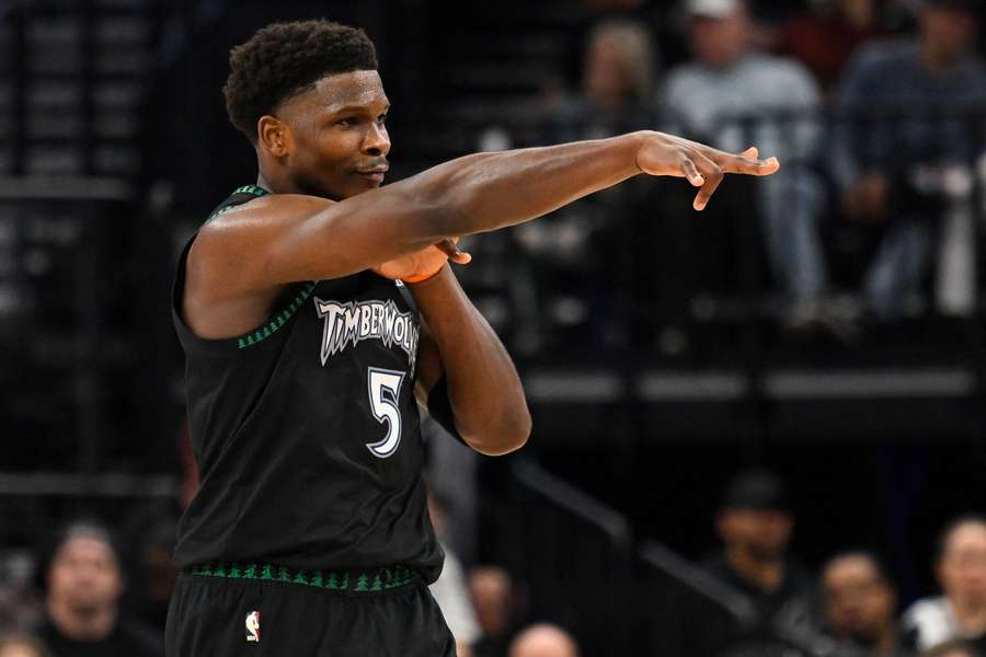 Edwards face au Jazz le 10 novembre.