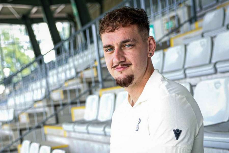 Útočník Filip Vecheta míří z Pardubic na hostování do Jablonce.