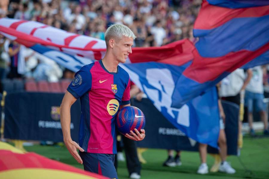 Dani Olmo durante a sua apresentação como jogador do Barcelona