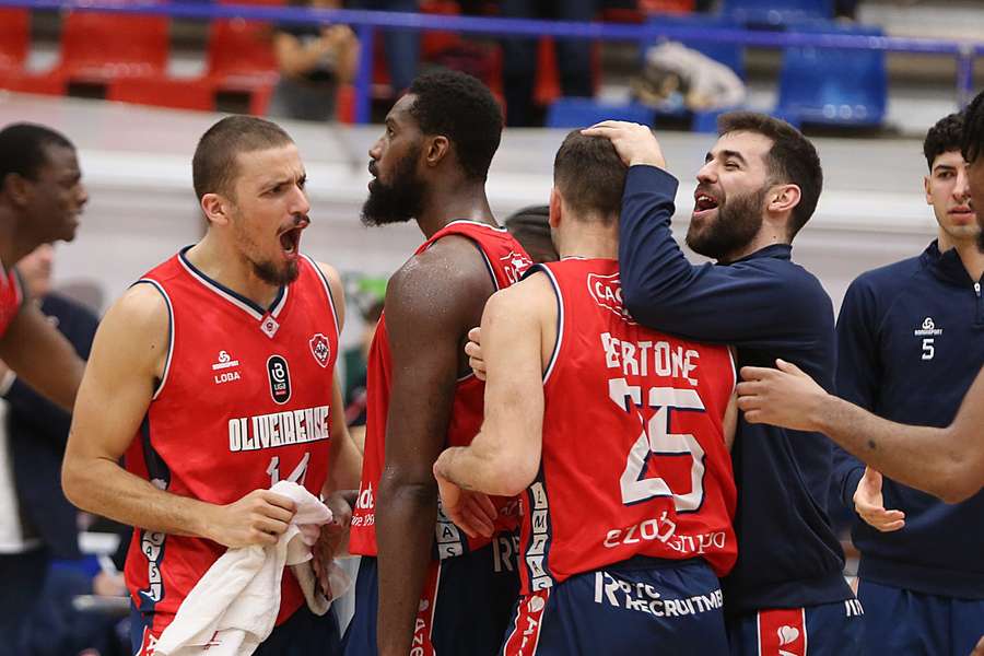 A Oliveirense eliminou a Ovarense e está nas meias-finais do campeonato nacional de basquetebol
