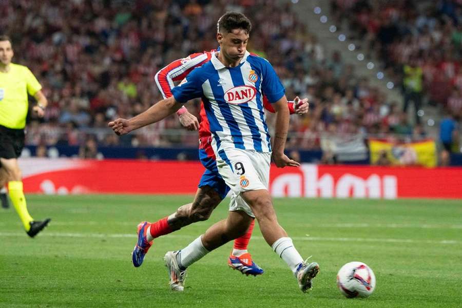 Tottenham ready to swap Veliz at Espanyol