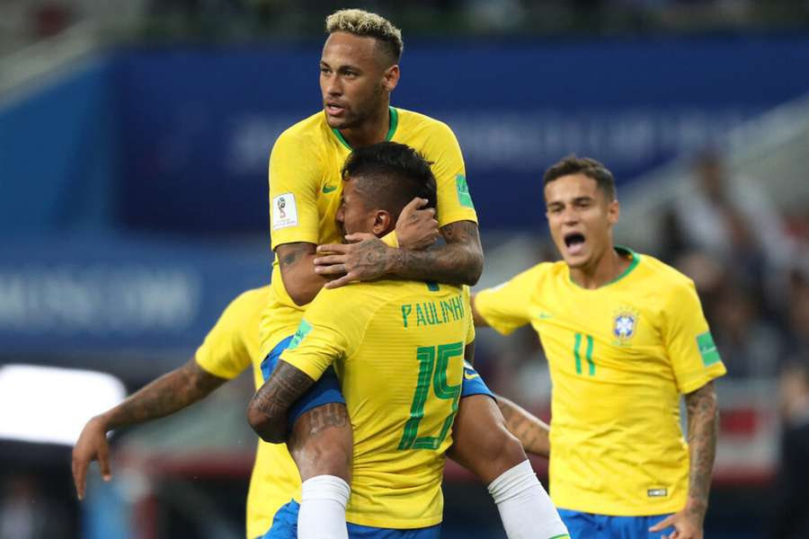 Neymar celebra gol do Brasil na Copa de 2018