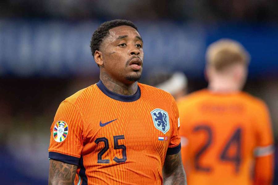 Steven Bergwijn ainda não fez qualquer minuto pelo Ajax esta época