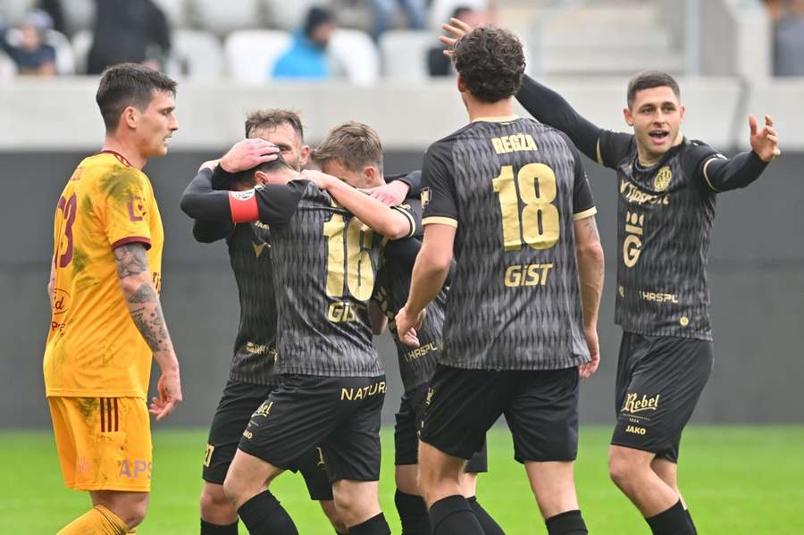 Hradec porazil Duklu přesvědčivě 3:0.