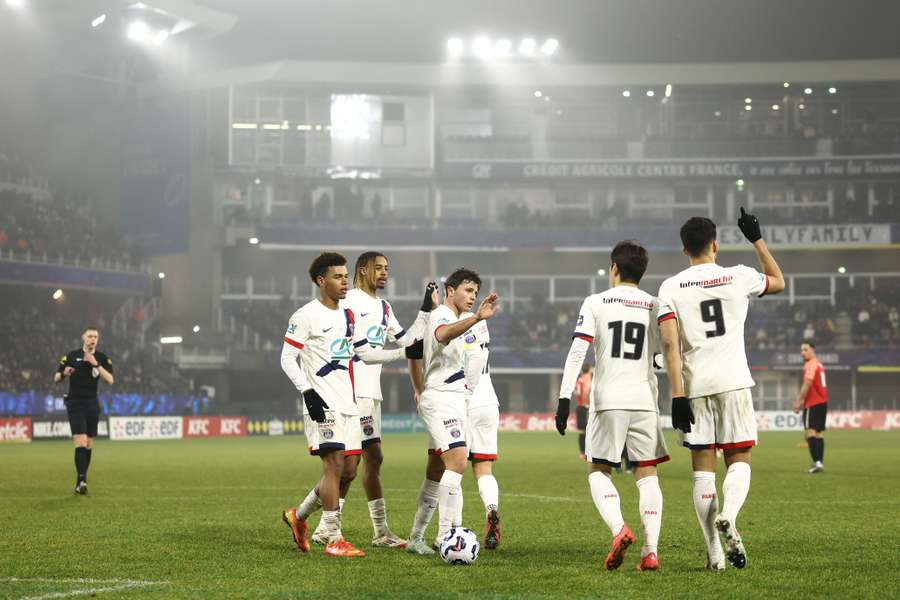 Los jugadores del PSG celebran el gol de Ramos