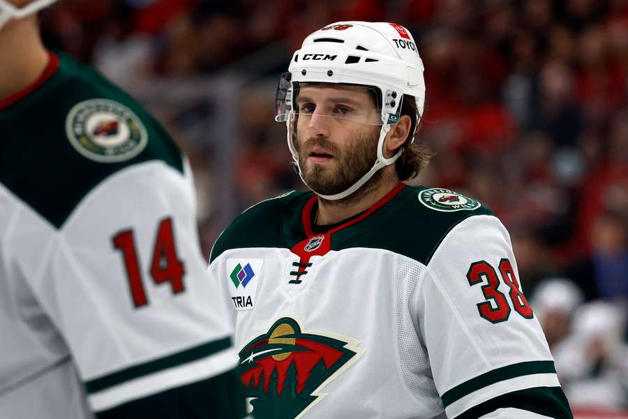 Hartman si v NHL nezahrá 10 zápasov.