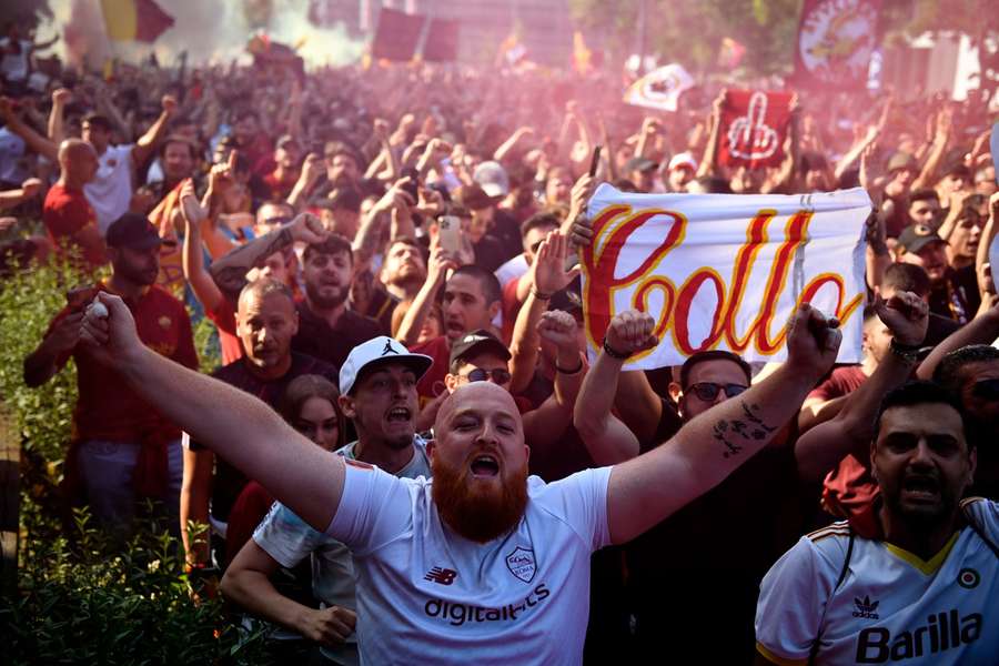 Finale Europa League, scontri a Budapest nel pomeriggio, tifosi polacchi coinvolti