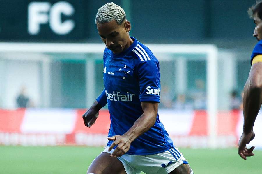 Matheus Pereira fez mais uma grande partida pelo Cruzeiro