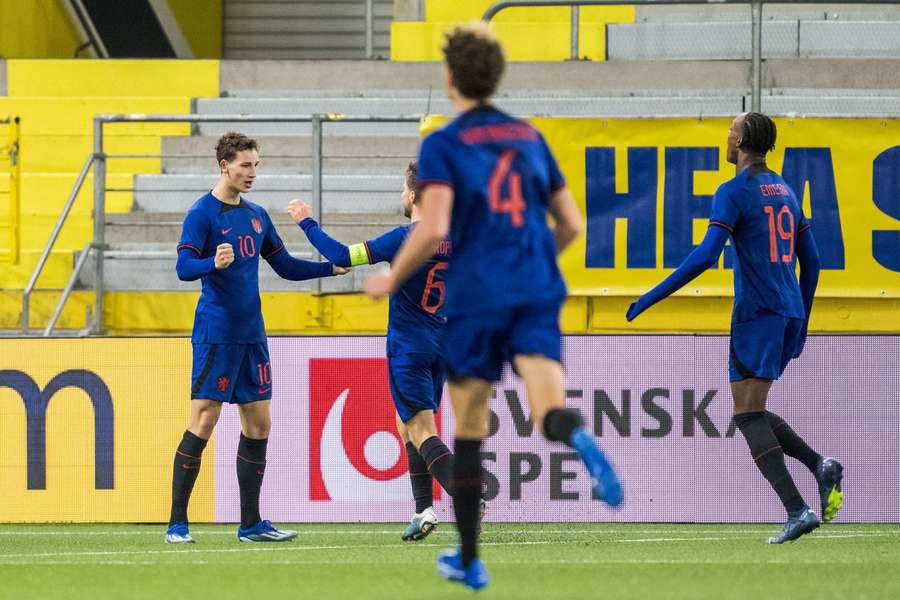 Ruben Van Bommel viert de 1-2