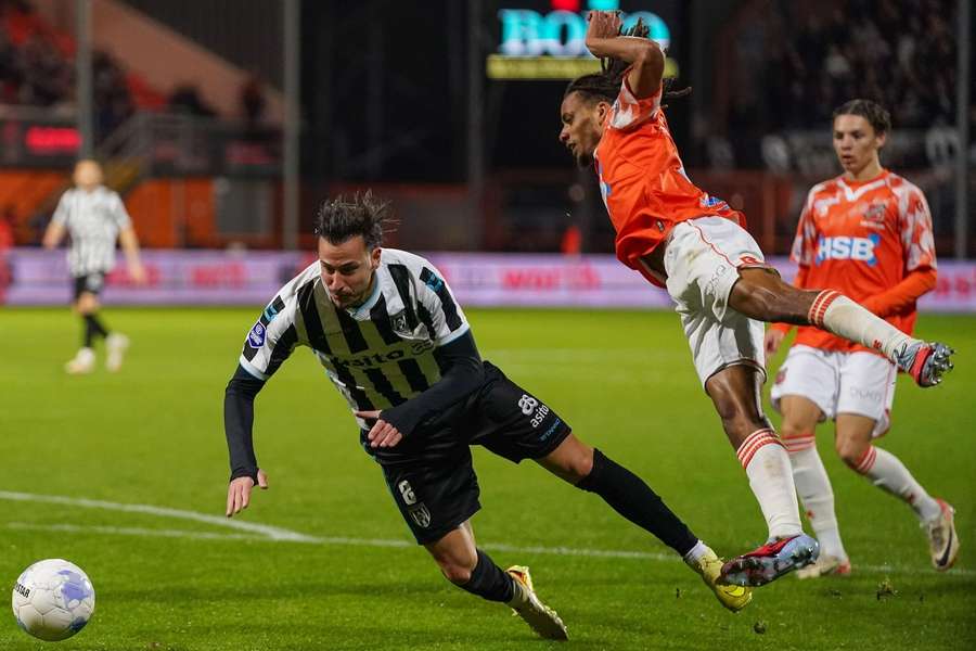 Heracles' Mario Engels dives and receives his second yellow card of the evening Heracles' Mario Engels dives and receives his second yellow card of the evening