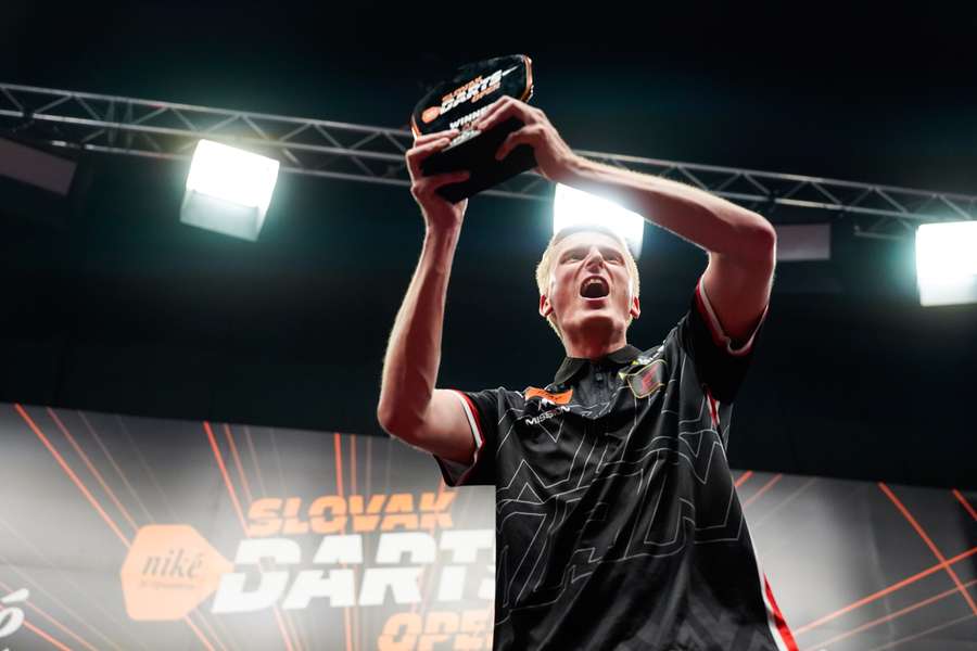 Wessel Nijman feiert seinen neuen Titel. Wessel Nijman feiert seinen neuen Titel.