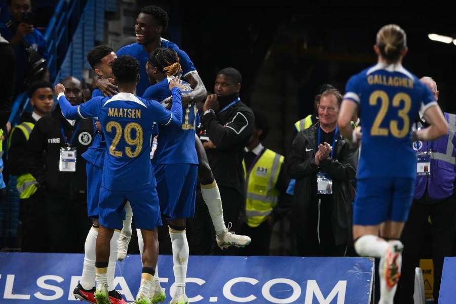 Jogadores do Chelsea respiram aliviados após arrancarem a virada