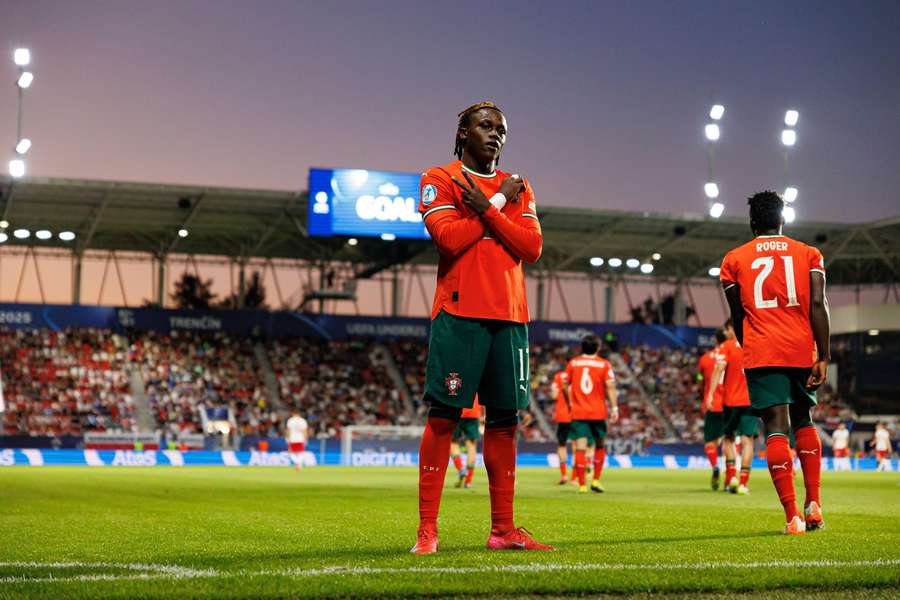 Geovany Quenda é o único futebolista português na equipa ideal do Europeu de sub-21
