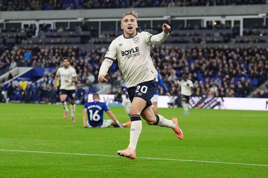 Bowen strelil ako prvý súper gól na novom štadióne. Bowen strelil ako prvý súper gól na novom štadióne.