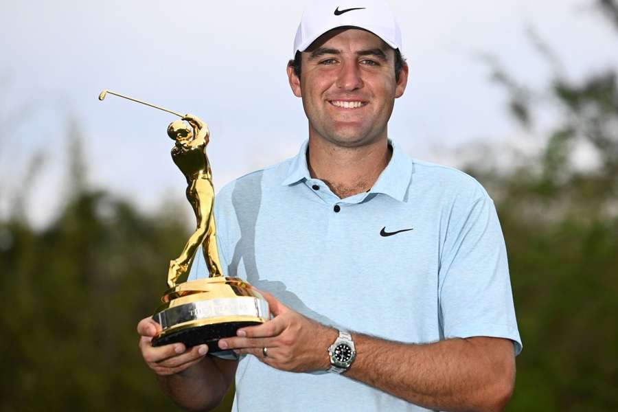 Scheffler met zijn trofee na het winnen van de Players Championship