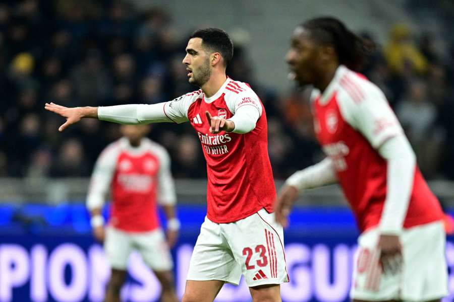 Spain coach De la Fuente not writing off Arsenal crock Merino for World Cup Spain coach De la Fuente not writing off Arsenal crock Merino for World Cup