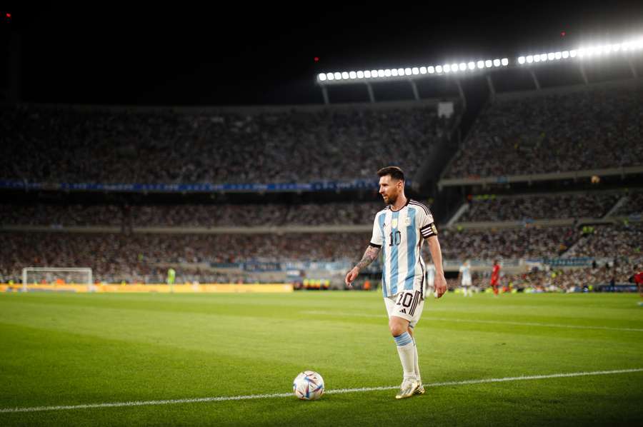 Lionel Messi jucând în țara sa natală, Argentina, în luna martie