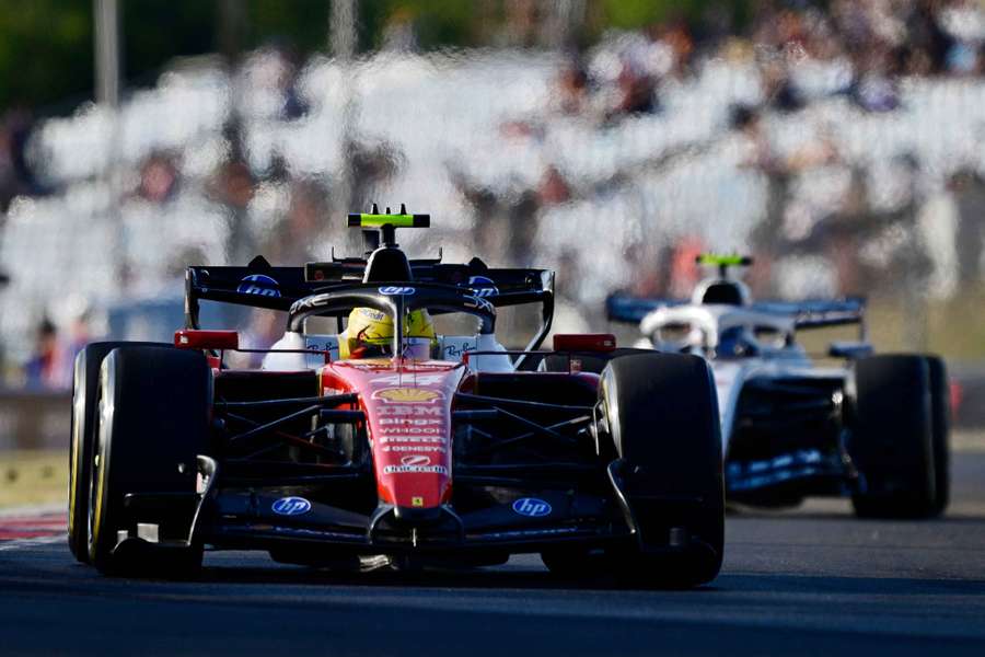 Hamilton le plus rapide des essais libres 2 au GP de Hongrie Hamilton le plus rapide des essais libres 2 au GP de Hongrie
