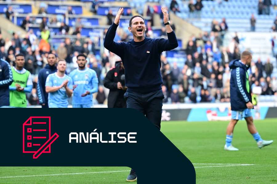 O treinador do Coventry City, Frank Lampard, celebra a vitória frente ao Watford O treinador do Coventry City, Frank Lampard, celebra a vitória frente ao Watford