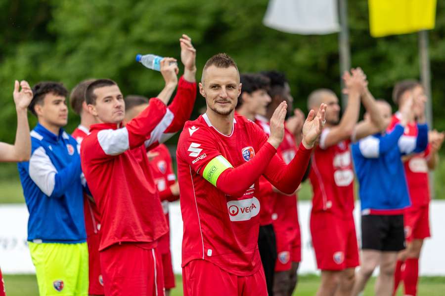 Gaško nosí kapitánsku pásku. Gaško nosí kapitánsku pásku.