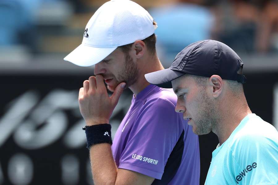 Yannick Hanfmann (l.) e Dominik Koepfer (r.) estão a aproveitar a onda de sucesso.