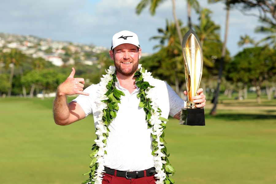 Murray viert feest met de trofee in Hawaii
