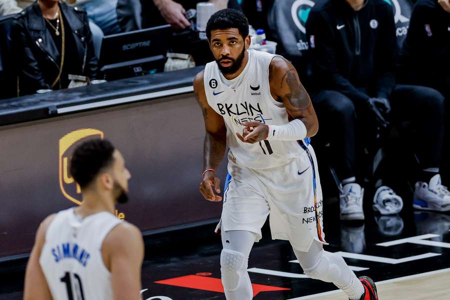 Kyrie Irving stapt over naar Dallas Mavericks