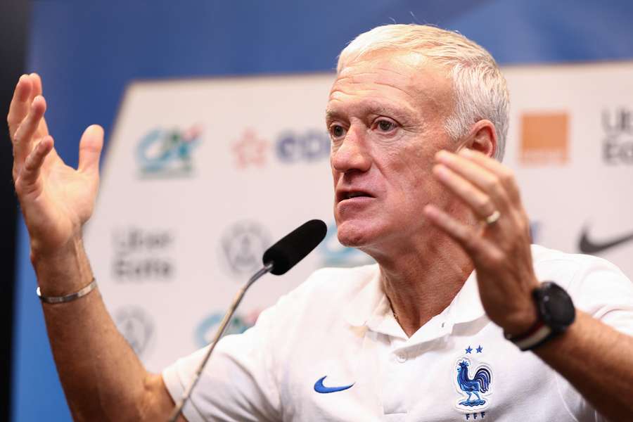 Treinador francês Didier Deschamps saiu em defesa de Pogba