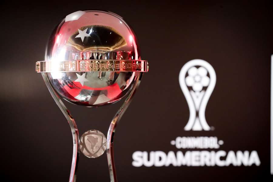 Die Copa Sudamericana-Trophäe wird am 22. November zwischen Lanus und Atletico Mineiro ausgespielt