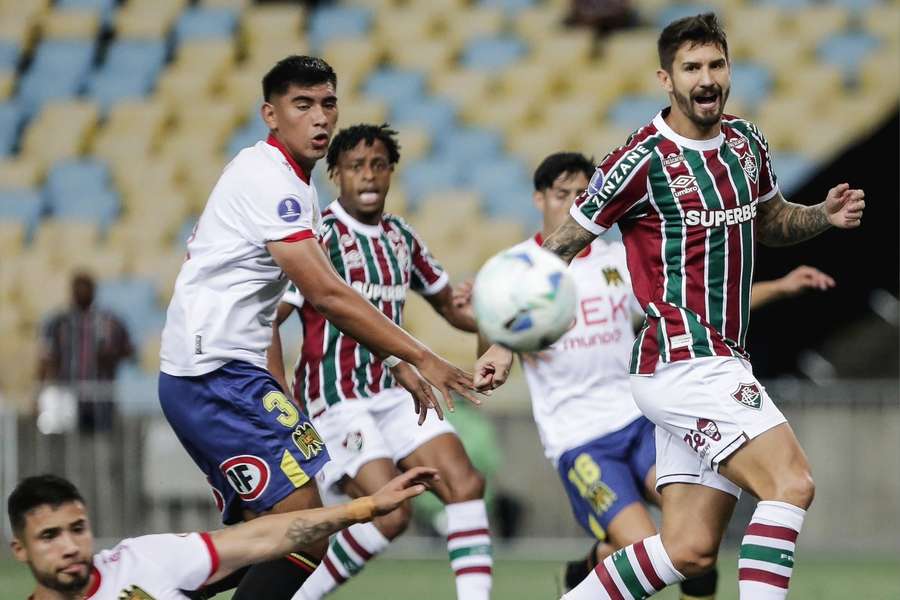 Everaldo teve noite para esquecer em Fluminense 2x0 Unión Española