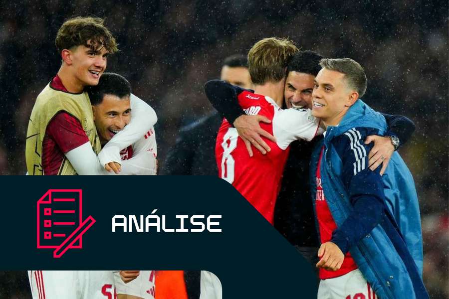 O treinador do Arsenal, Mikel Arteta, celebra a vitória na Liga dos Campeões frente ao Atlético de Madrid